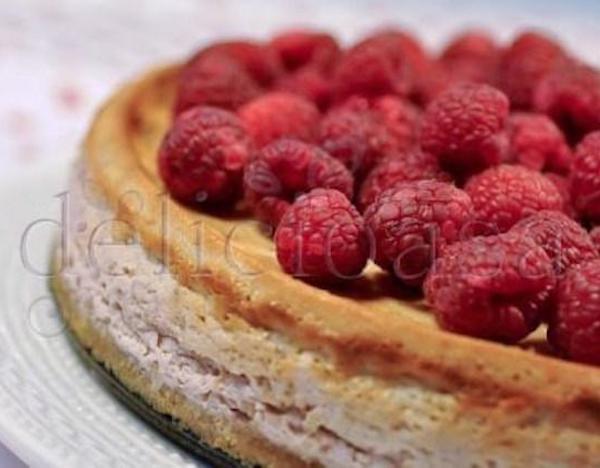 Cheesecake cu zmeura.